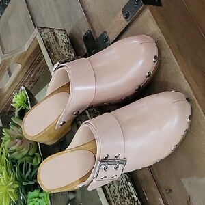 Matisse London Clogs. Size 6